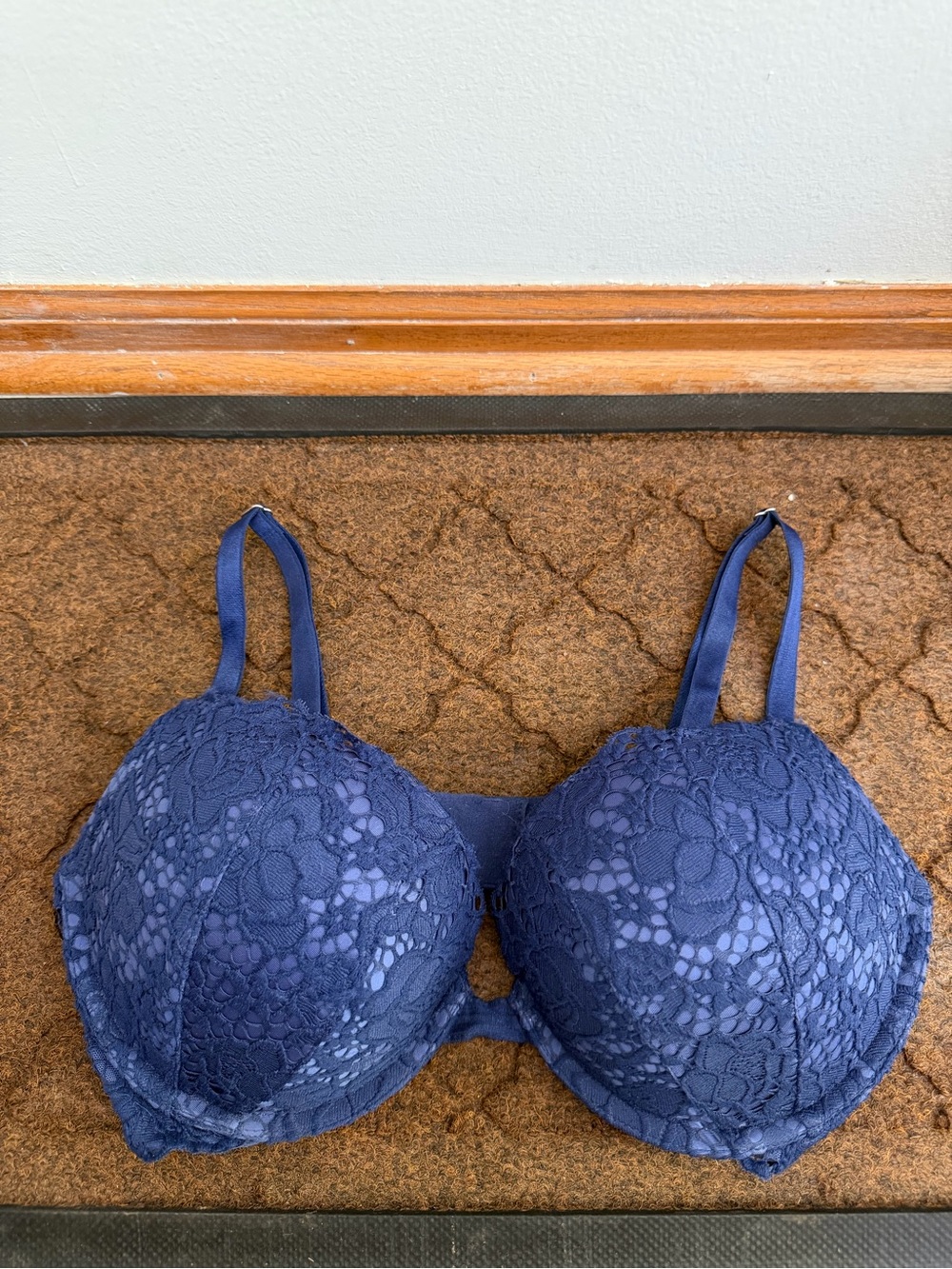Victoria's Secret Navy Lace Underwire Bra